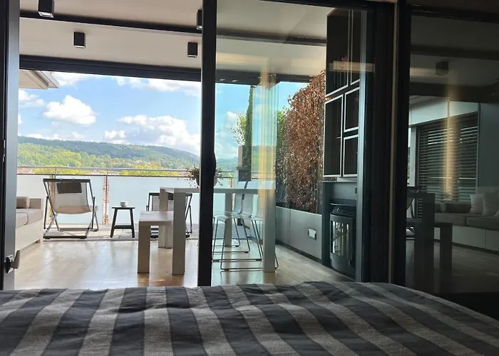 Atico De Diseno Con Terraza En El Centro De * Olot