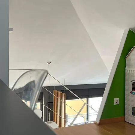 Atico De Diseno Con Terraza En El Centro De * Olot